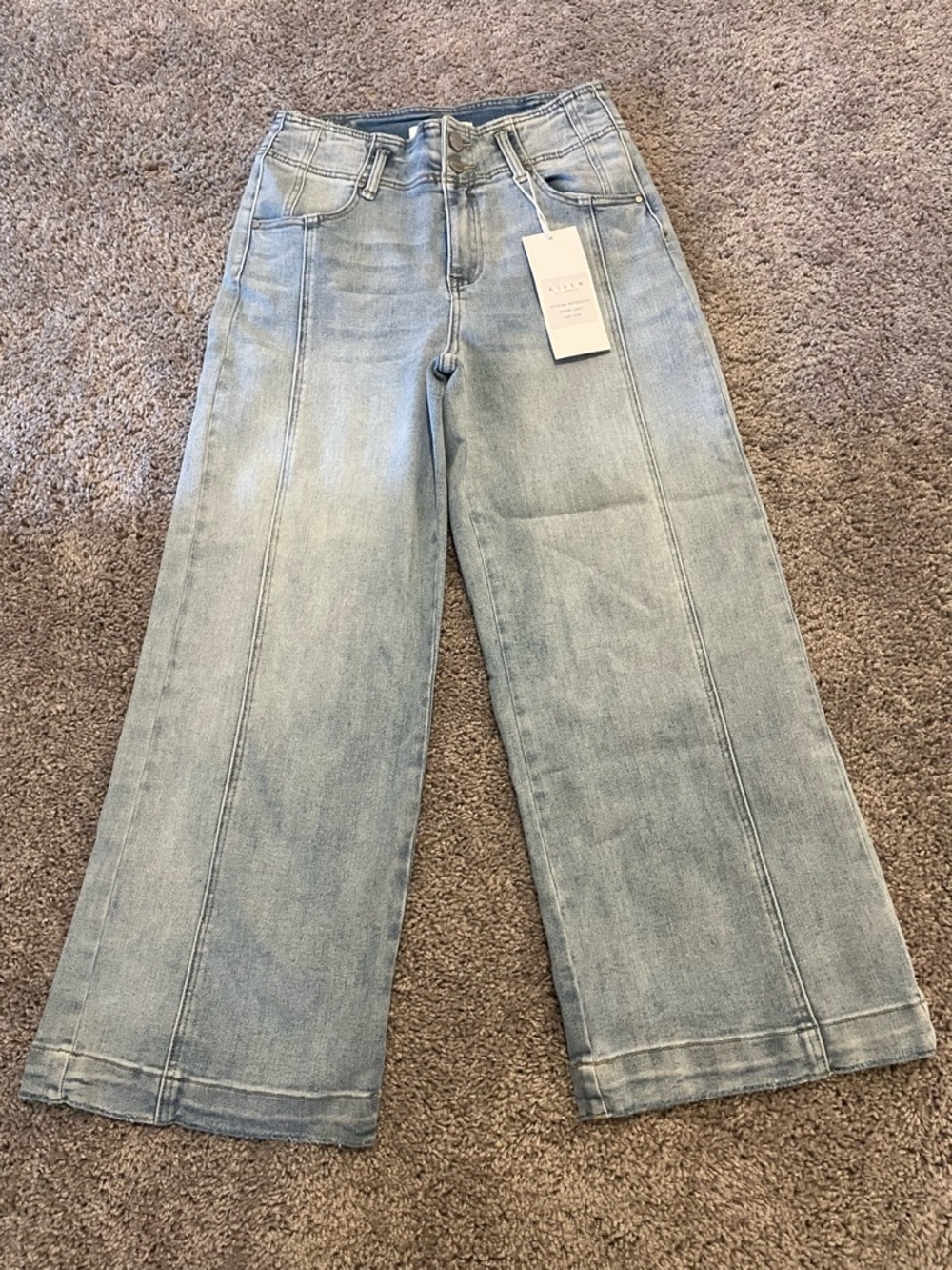 Women’s RISEN LOS ANGELES NWT!! 
Lt denim cropped size 9/29